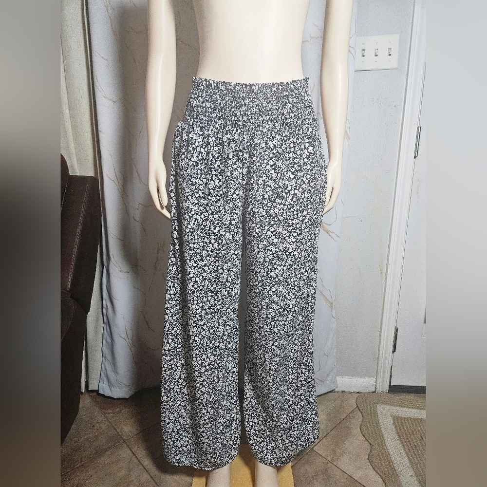 Black and White Floral Women's Pants